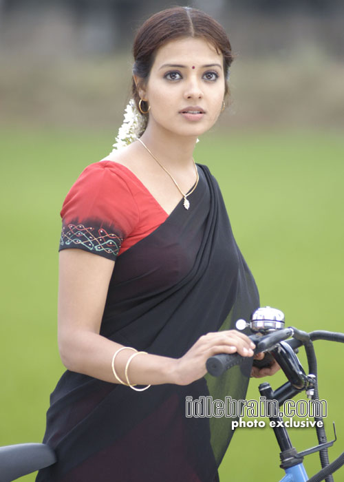 Saloni (from Oka Oorilo)