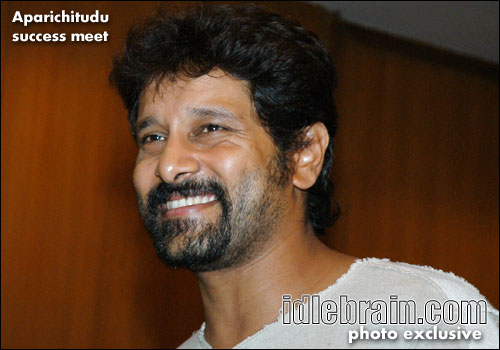 aparichitudu