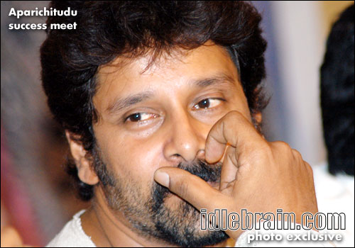 aparichitudu