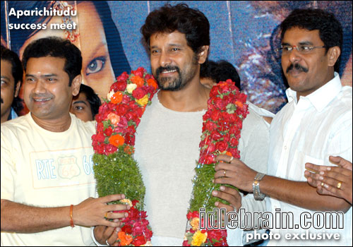 aparichitudu