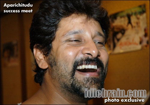 aparichitudu