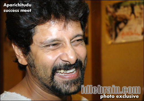 aparichitudu