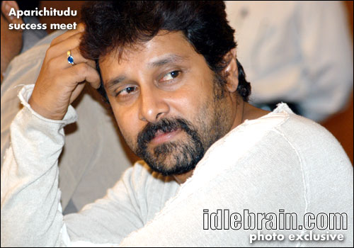 aparichitudu