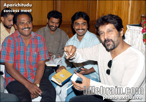 aparichitudu
