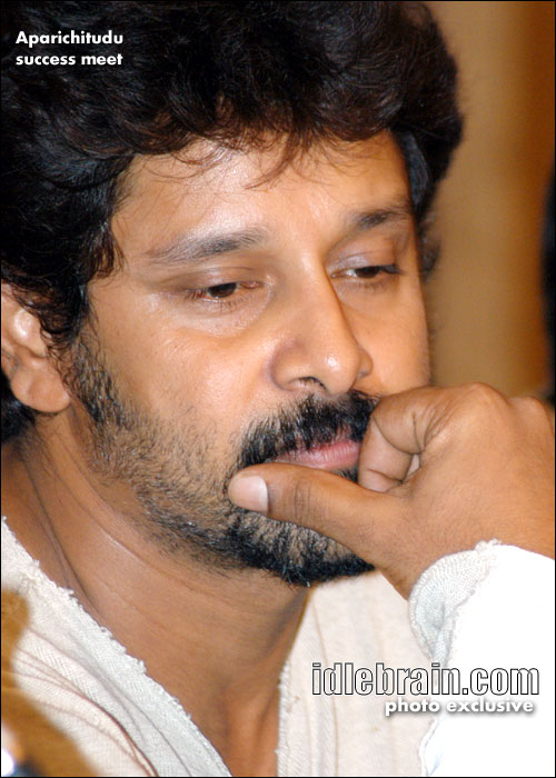 aparichitudu