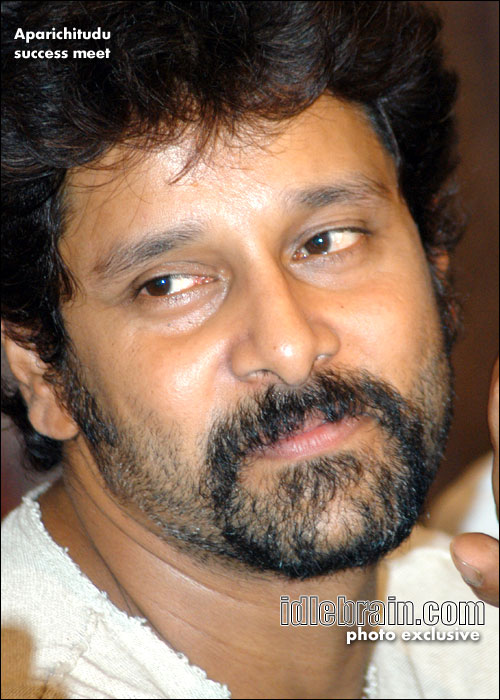 aparichitudu