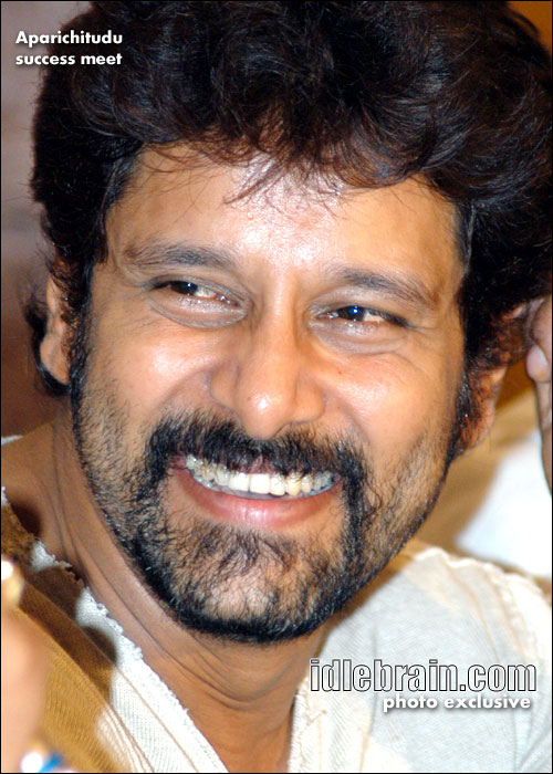aparichitudu