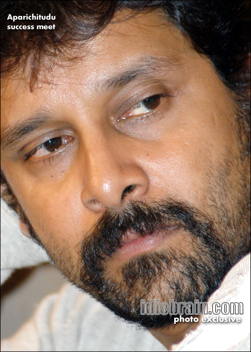 aparichitudu