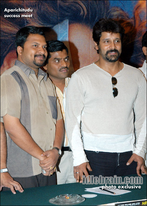 aparichitudu