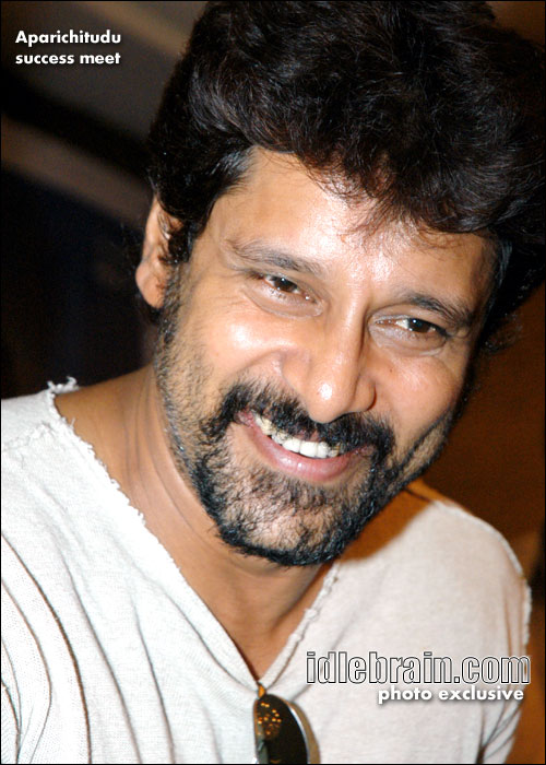 aparichitudu