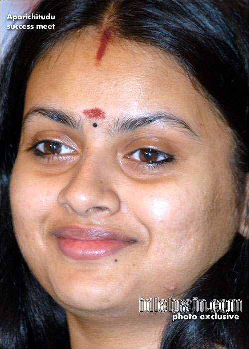 aparichitudu