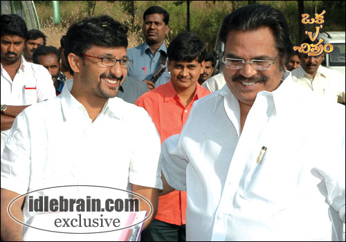 oka vichitram working stills