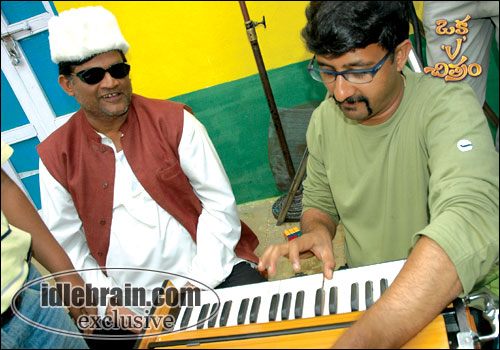 oka vichitram working stills