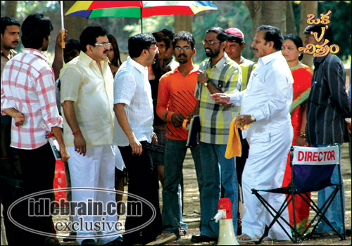 oka vichitram working stills
