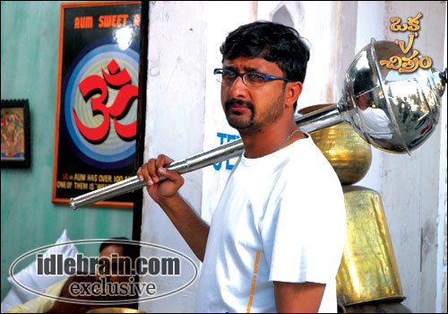 oka vichitram working stills