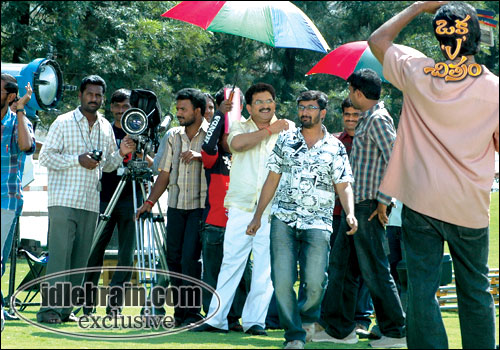 oka vichitram working stills
