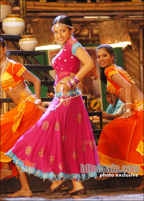 Trisha (from Allari Bullodu)