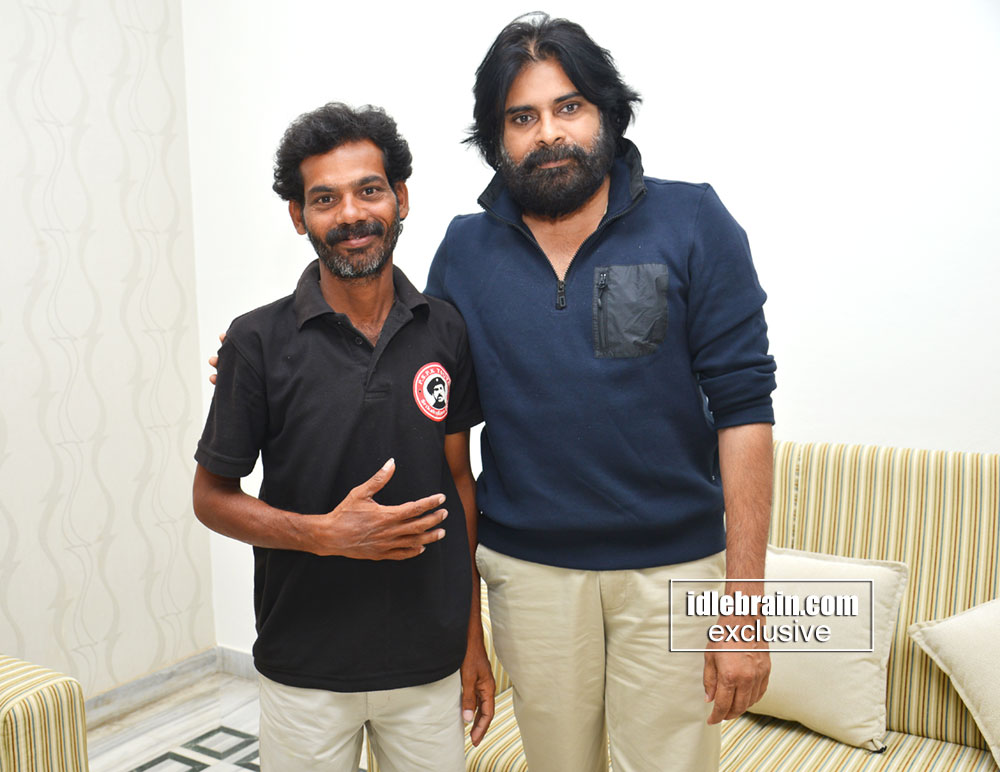 pawankalyan-meets-andankiravi2.jpg