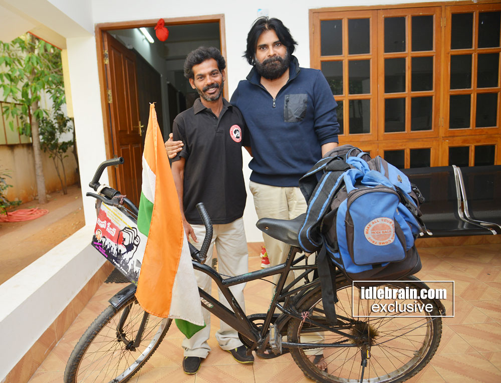 pawankalyan-meets-andankiravi5.jpg