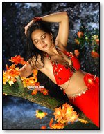Anushka Sexy Armpit Show