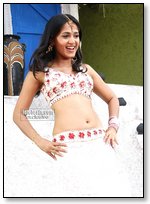 Anushka Showing Sexy Armpit & Navel