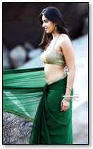 Anushka Deep Navel & Armpit Show in Green Saree