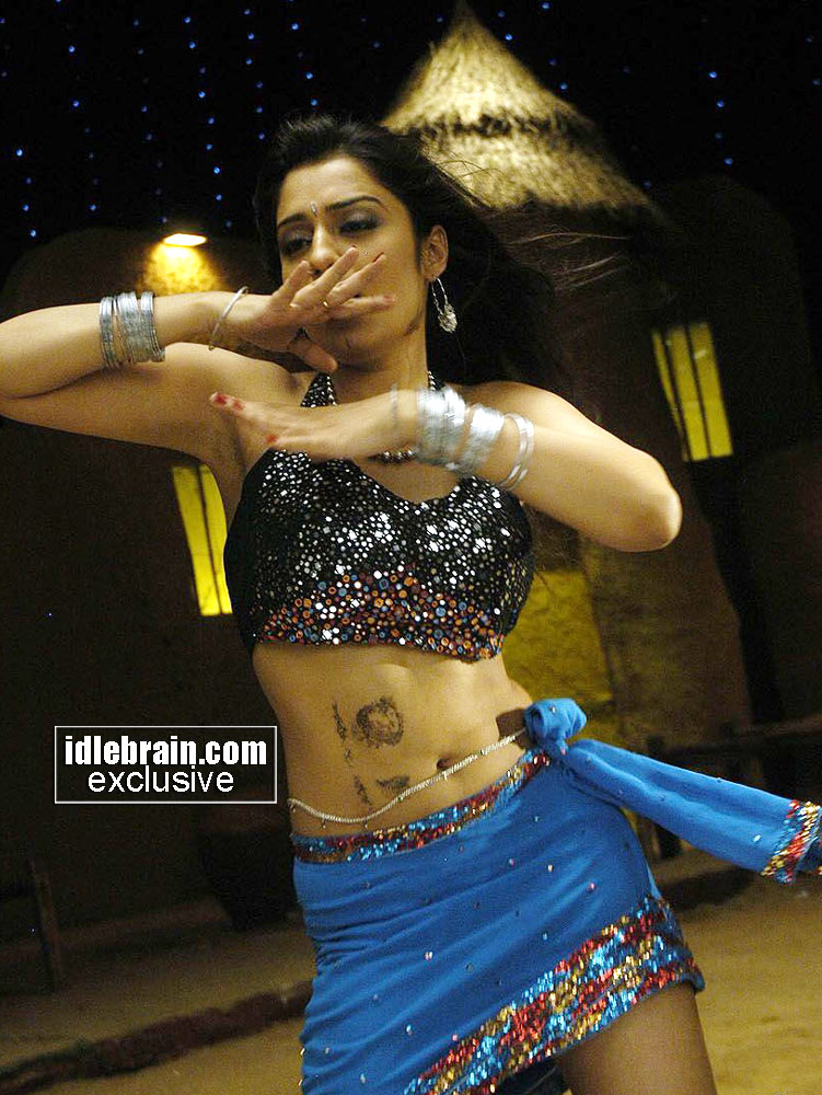 http://www.idlebrain.com/movie/photogallery/nikhita7/images/nikhita-0017.jpg