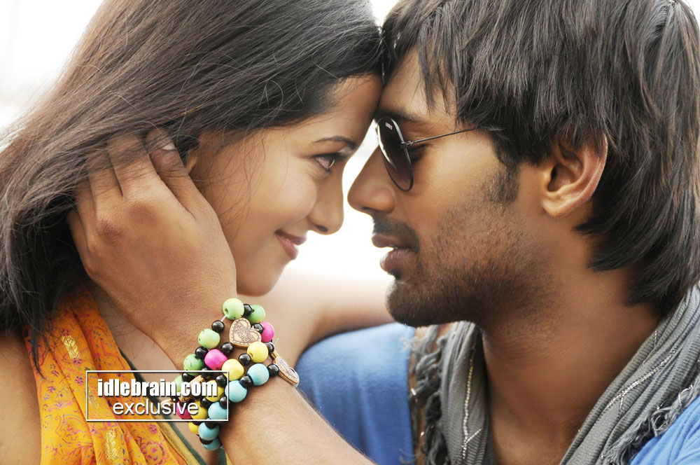 http://www.idlebrain.com/movie/photogallery/priyudu4/images/priyudu7.jpg