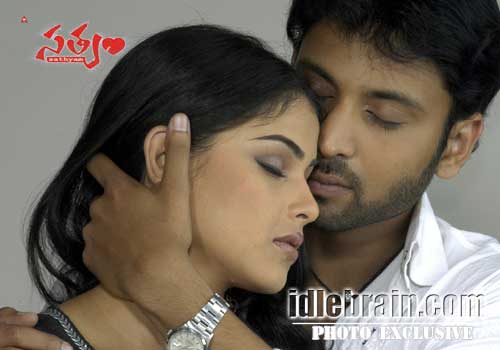 Satyam - Sumanth, Genelia