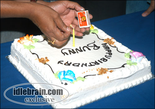 Arjun Kapoor cuts his birthday cake during the promotion of film Mubarakan  in Mumbai on June 25, 2017 - Photogallery