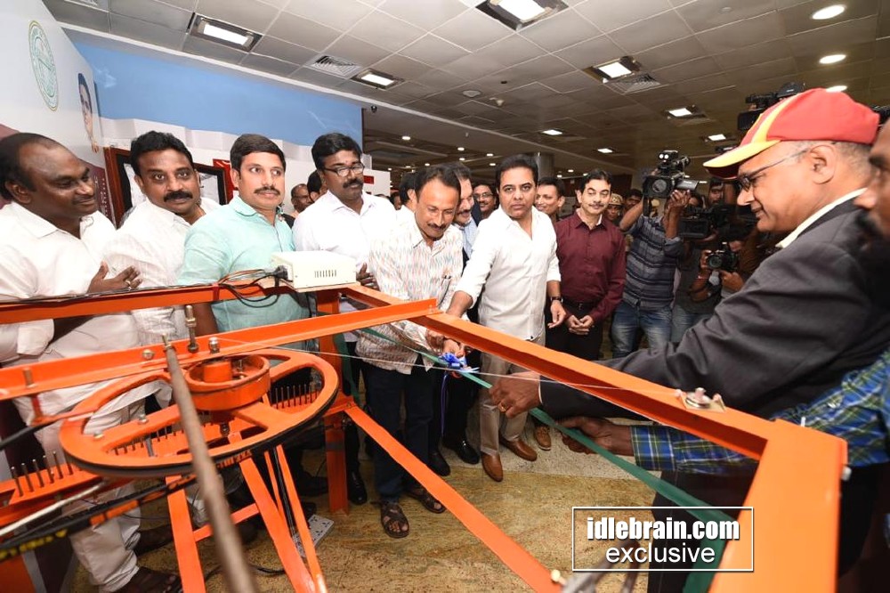 Distribution of ASU Machines by TANA to Pochampally weavers - Telugu ...