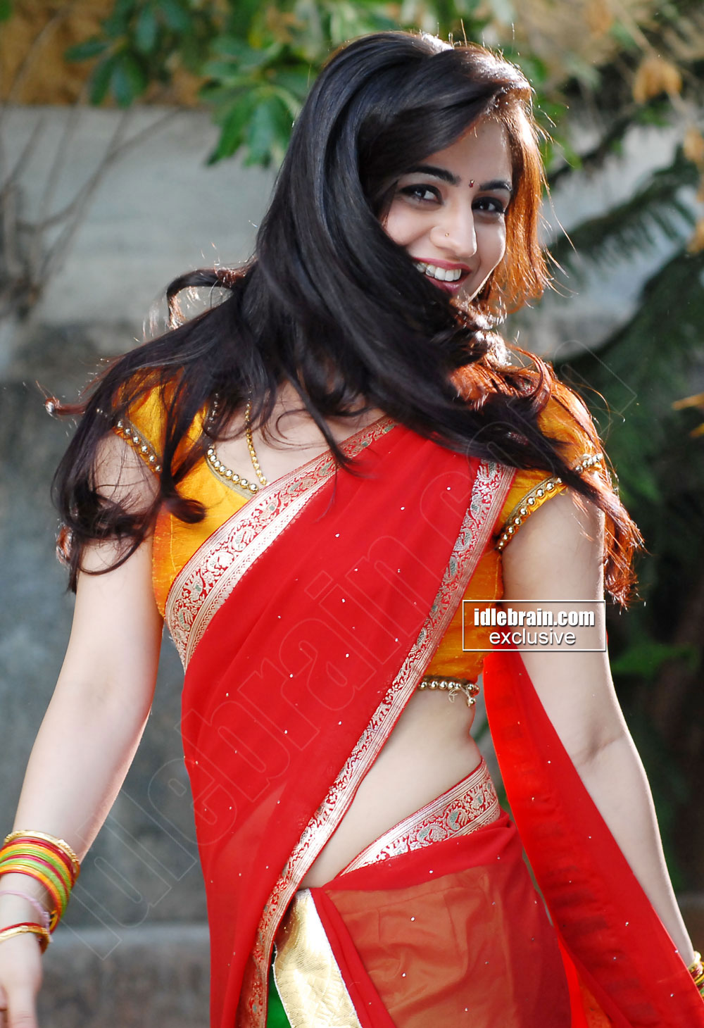 Wallpaper India: Aksha Hot Show In Red Saree & Blouse....