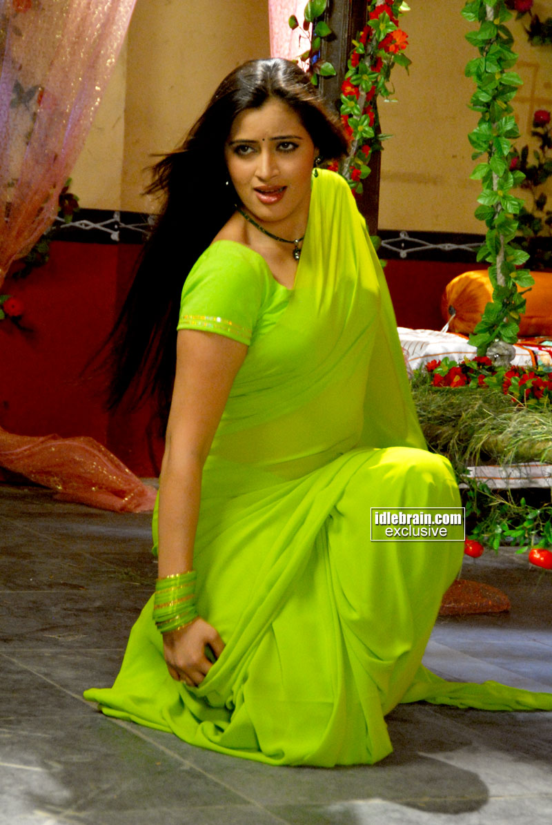 Navneet Kaur Navel Show in Saree ~ Kannada Hot Actress