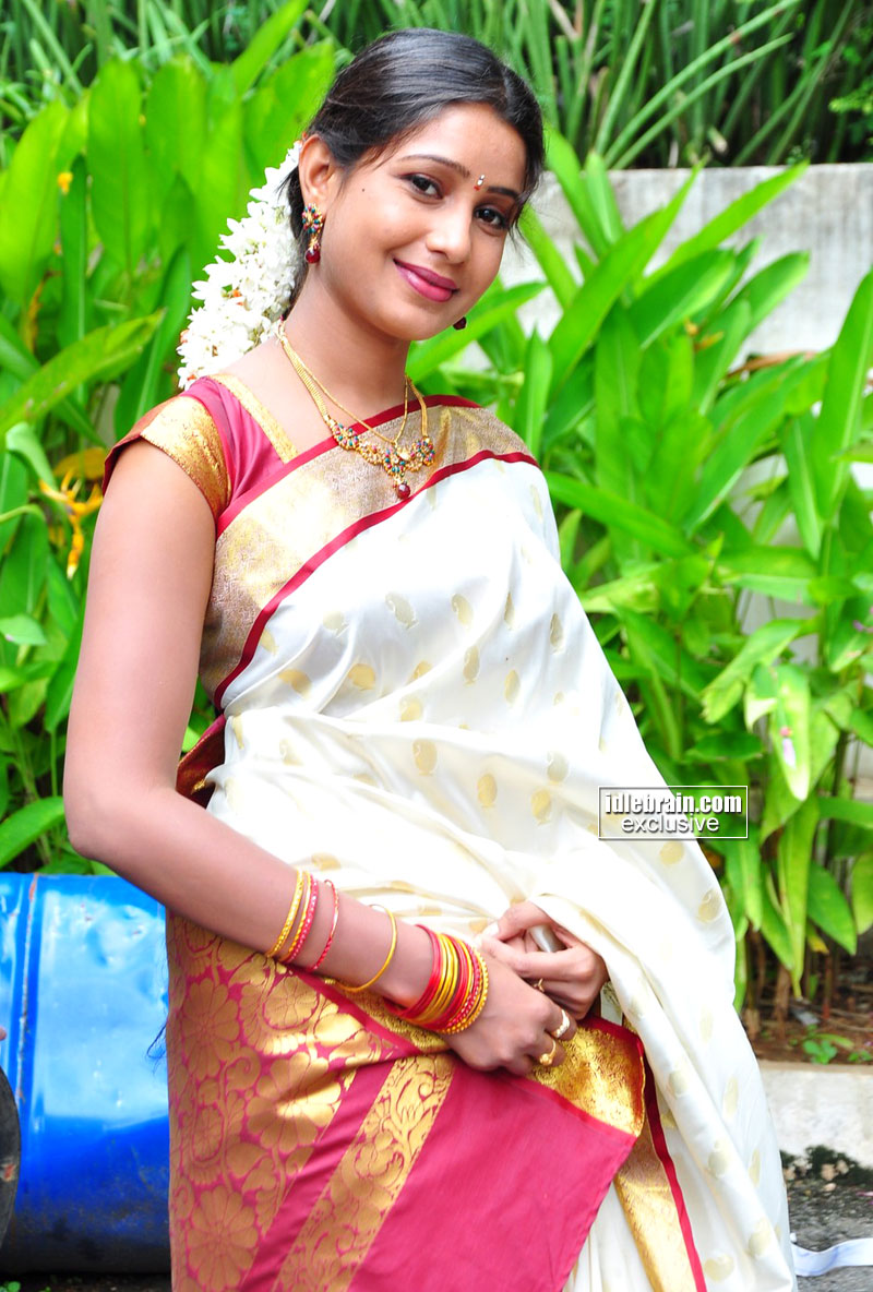 Reshmi hot stills