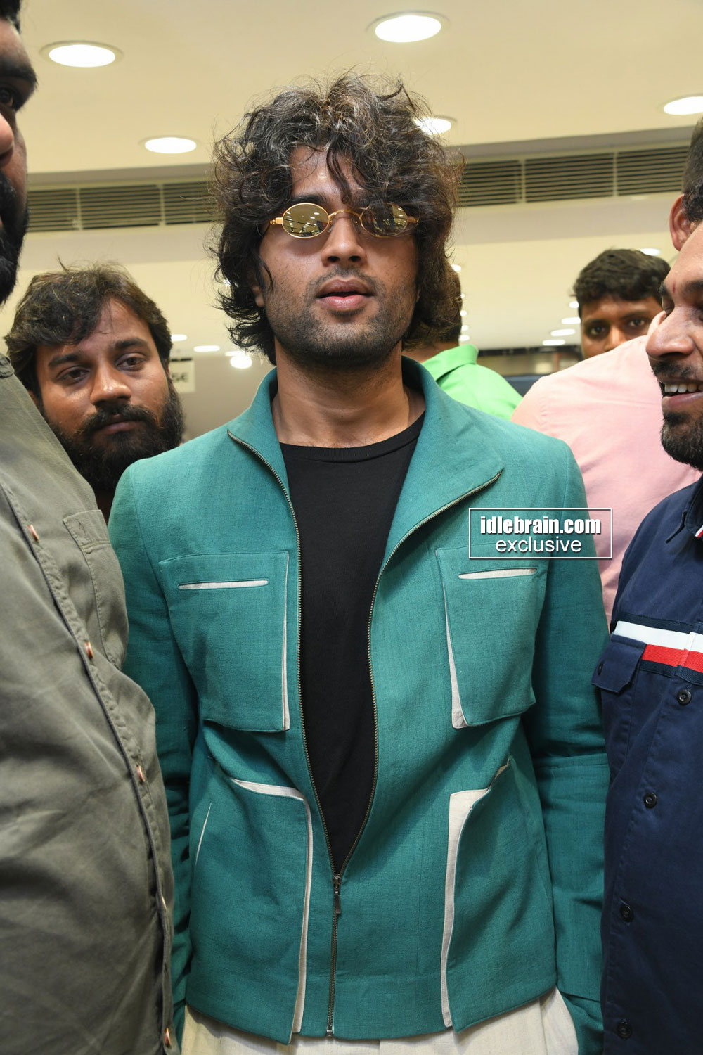 Vijay Devarakonda launches KLM shopping mall at Nagar, Hyderabad - Telugu cinema Vijay Devarakonda launches KLM shopping mall at Nagar, Hyderabad - Telugu cinema